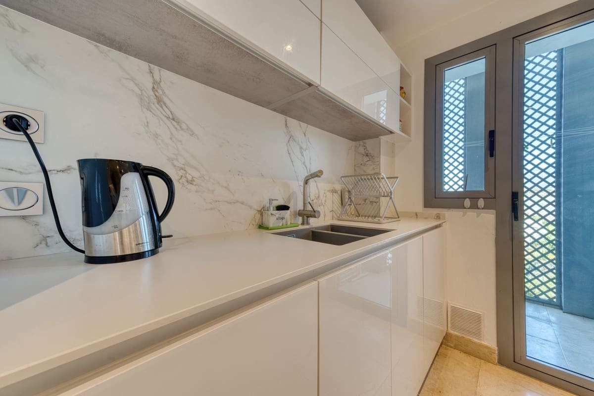 2 sovrum Lägenhet till salu i Benahavis med pool garage - 499 950 € (Ref: 9902263)