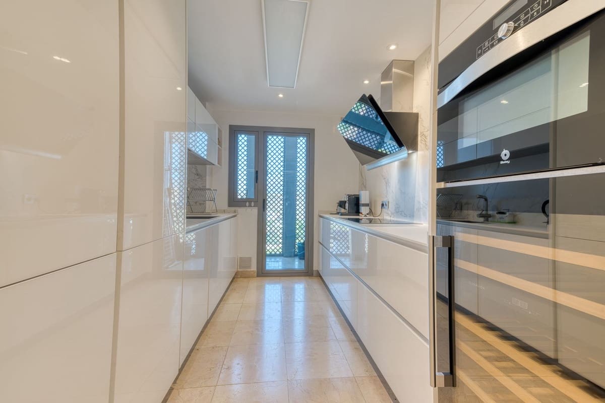 2 sovrum Lägenhet till salu i Benahavis med pool garage - 499 950 € (Ref: 9902263)
