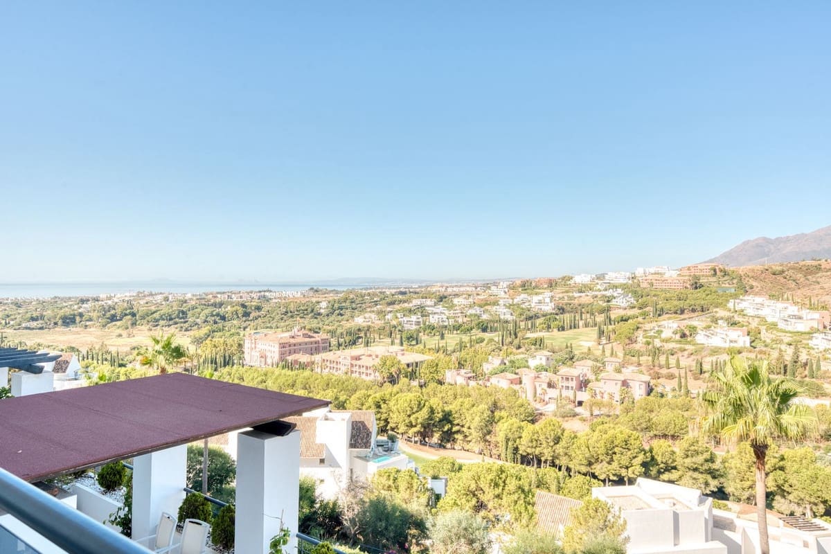 2 sovrum Lägenhet till salu i Benahavis med pool garage - 499 950 € (Ref: 9902263)