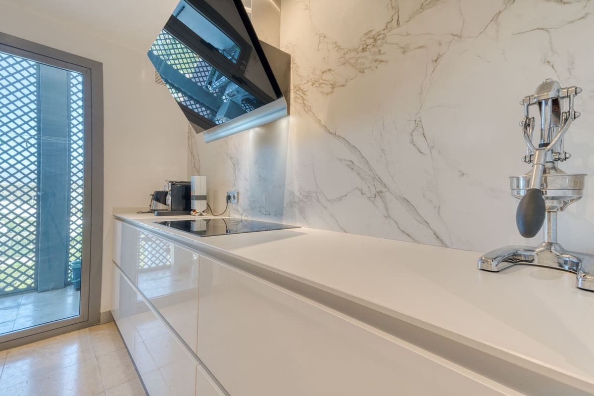 2 sovrum Lägenhet till salu i Benahavis med pool garage - 499 950 € (Ref: 9902263)