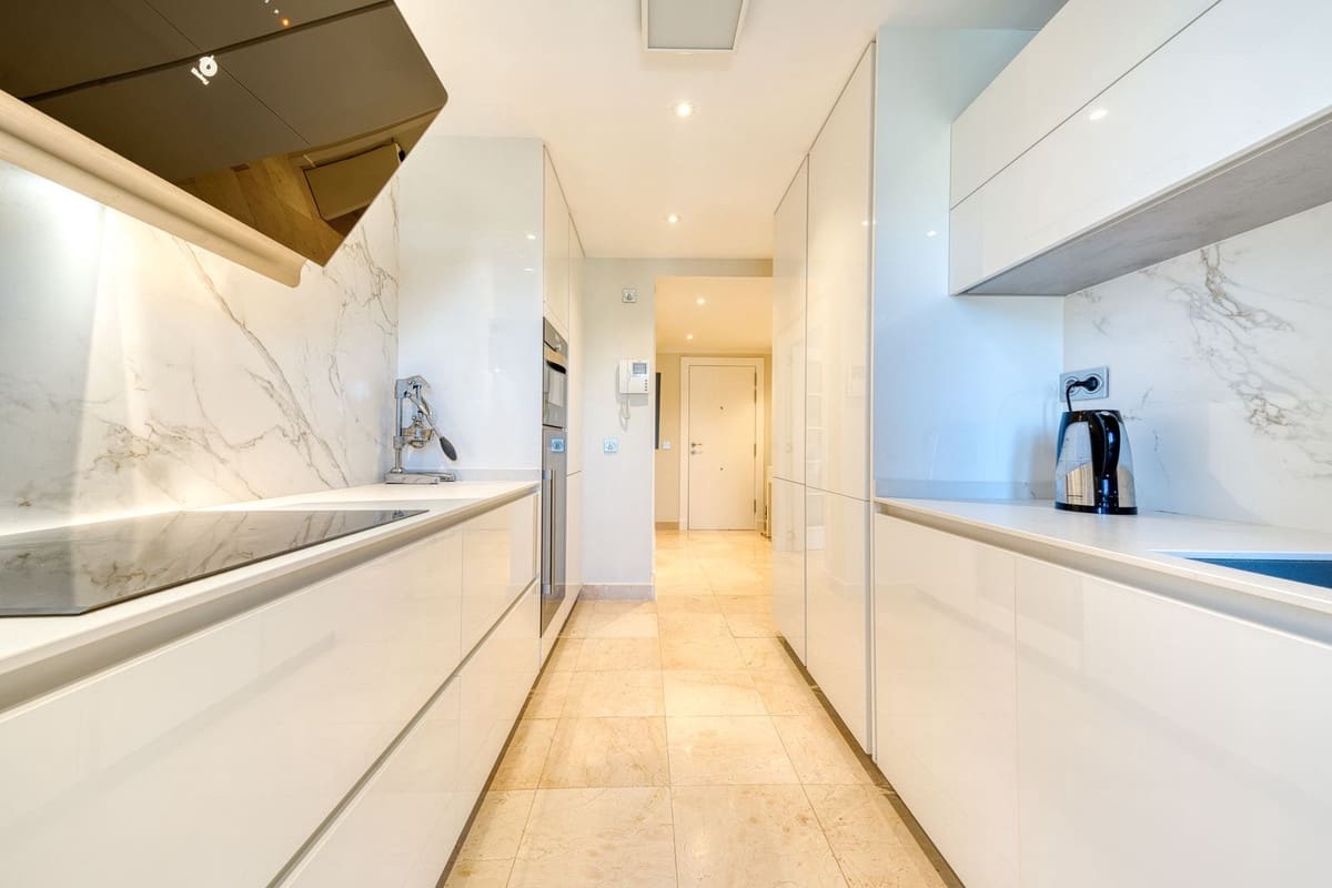 2 sovrum Lägenhet till salu i Benahavis med pool garage - 499 950 € (Ref: 9902263)