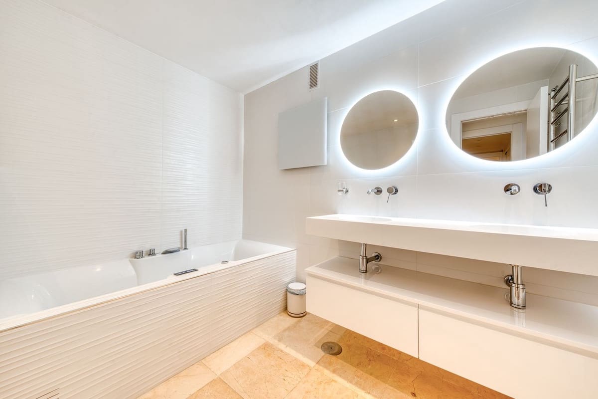 2 sovrum Lägenhet till salu i Benahavis med pool garage - 499 950 € (Ref: 9902263)