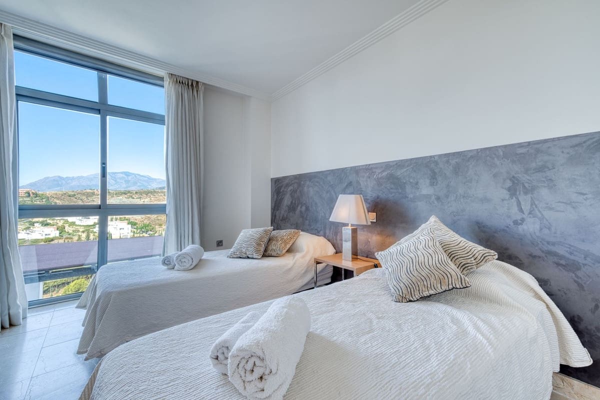 2 sovrum Lägenhet till salu i Benahavis med pool garage - 499 950 € (Ref: 9902263)