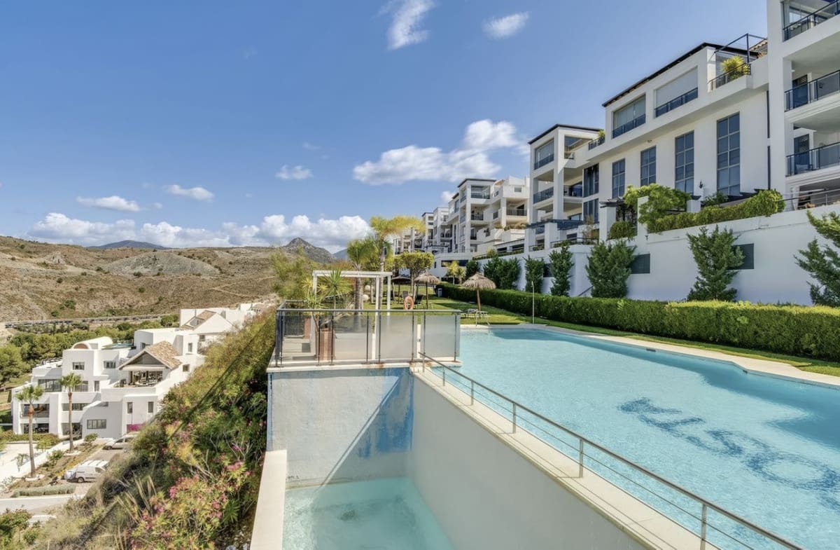 2 sovrum Lägenhet till salu i Benahavis med pool garage - 499 950 € (Ref: 9902263)