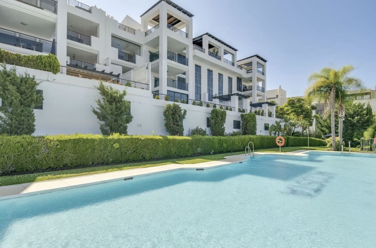 2 sovrum Lägenhet till salu i Benahavis med pool garage - 499 950 € (Ref: 9902263)