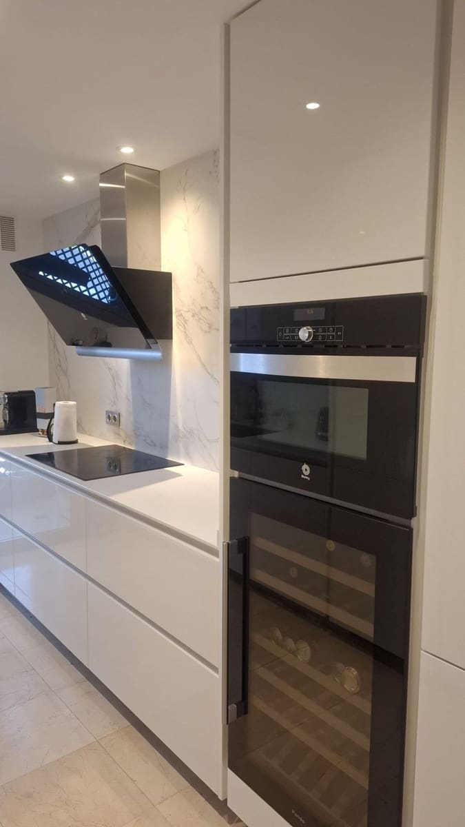 2 sovrum Lägenhet till salu i Benahavis med pool garage - 499 950 € (Ref: 9902263)