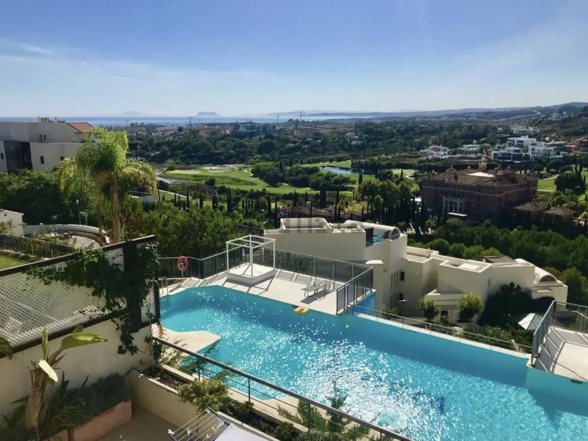 2 sovrum Lägenhet till salu i Benahavis med pool garage - 499 950 € (Ref: 9902263)