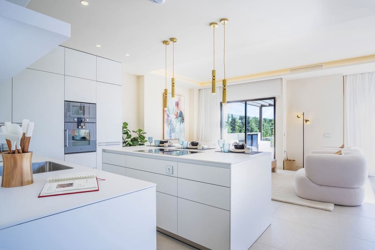 4 sypialnia Willa na sprzedaż w New Golden Mile z basenem garażem - 4 500 000 € (Ref: 9902372)