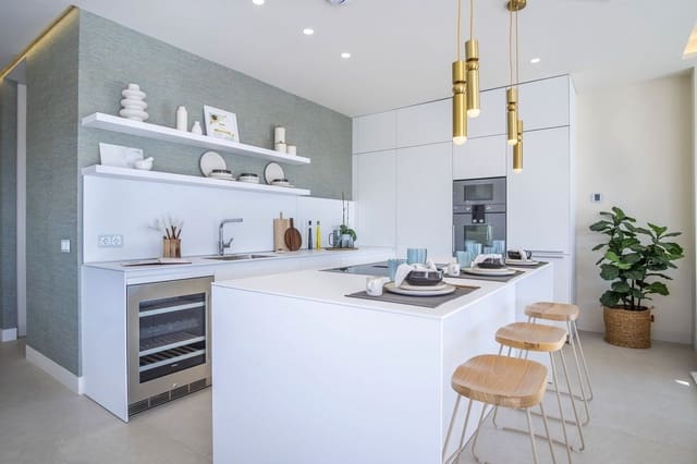 4 sypialnia Willa na sprzedaż w New Golden Mile, Estepona z basenem garażem - 4 500 000 € (Ref: 9902372)