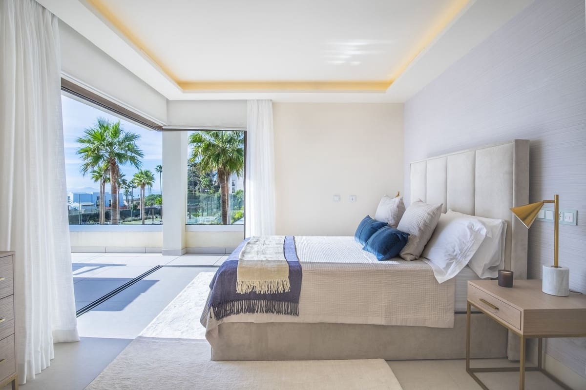 4 sypialnia Willa na sprzedaż w New Golden Mile z basenem garażem - 4 500 000 € (Ref: 9902372)