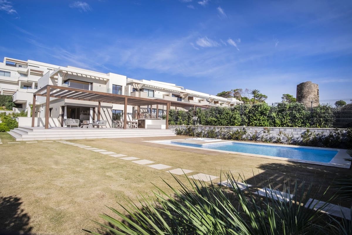 4 sypialnia Willa na sprzedaż w New Golden Mile z basenem garażem - 4 500 000 € (Ref: 9902372)