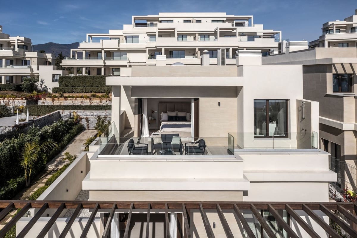 4 sypialnia Willa na sprzedaż w New Golden Mile z basenem garażem - 4 500 000 € (Ref: 9902372)