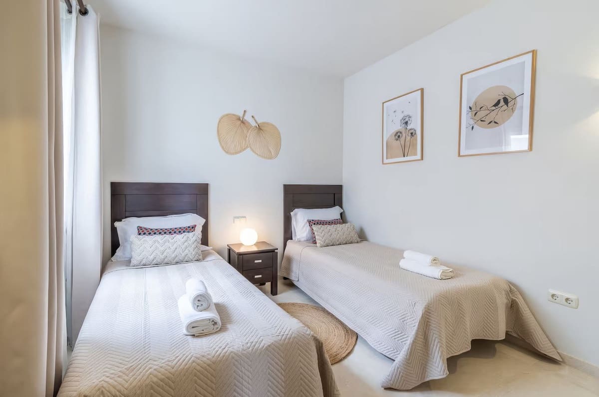 2 soverom Leilighet til salgs i Casares med svømmebasseng garasje - € 459 000 (Ref: 9904969)