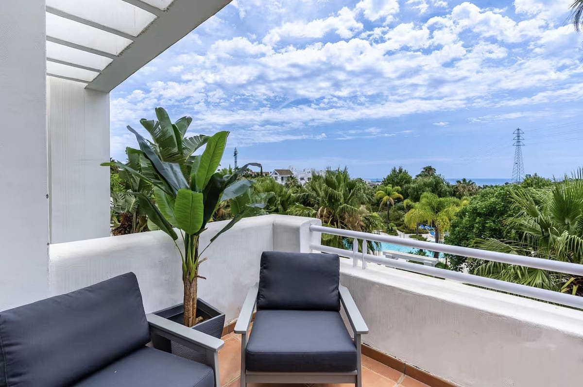 2 soverom Leilighet til salgs i Casares med svømmebasseng garasje - € 459 000 (Ref: 9904969)