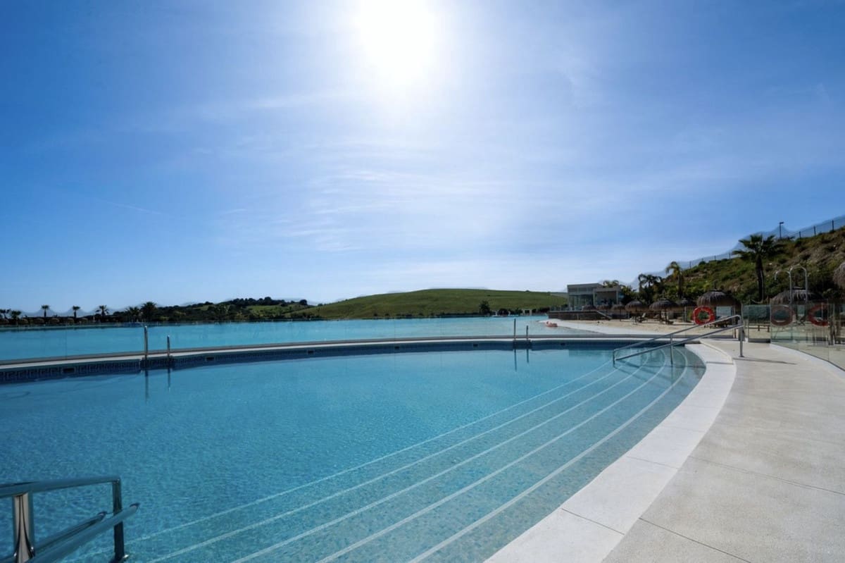 2 soverom Leilighet til salgs i Casares med svømmebasseng garasje - € 459 000 (Ref: 9904969)