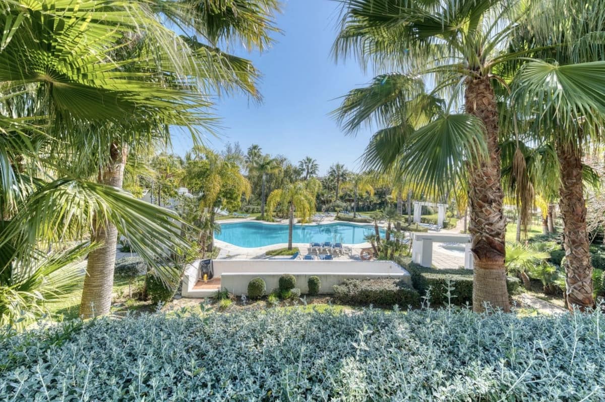 2 soverom Leilighet til salgs i Casares med svømmebasseng garasje - € 459 000 (Ref: 9904969)