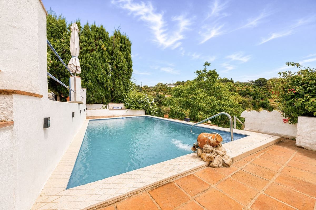 2 slaapkamer Villa te koop in Alhaurin el Grande met zwembad - € 725.000 (Ref: 9905108)