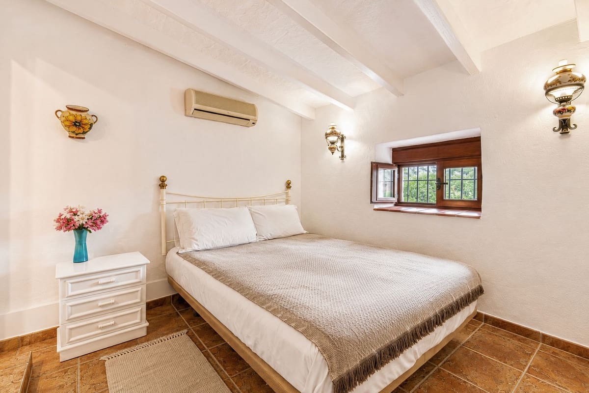 2 slaapkamer Villa te koop in Alhaurin el Grande met zwembad - € 725.000 (Ref: 9905108)