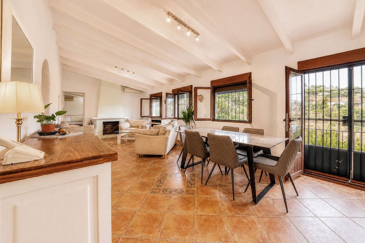 2 slaapkamer Villa te koop in Alhaurin el Grande met zwembad - € 725.000 (Ref: 9905108)