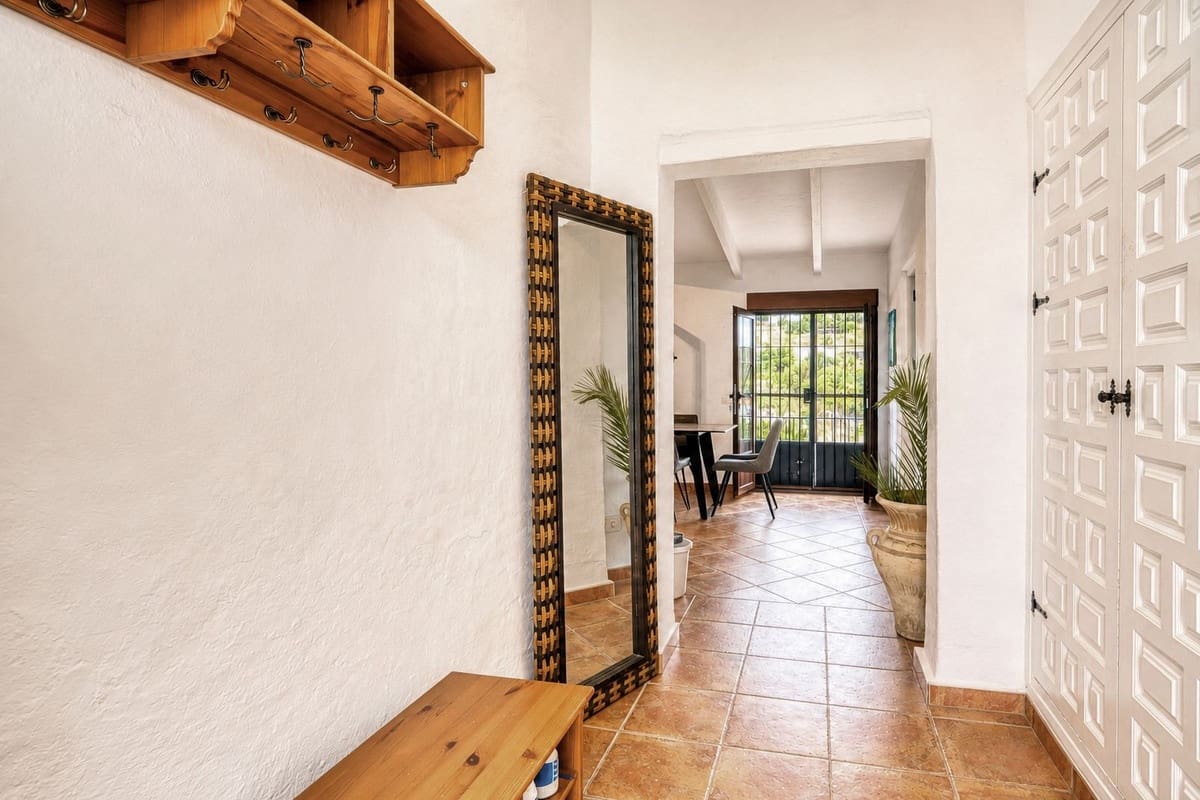 2 slaapkamer Villa te koop in Alhaurin el Grande met zwembad - € 725.000 (Ref: 9905108)