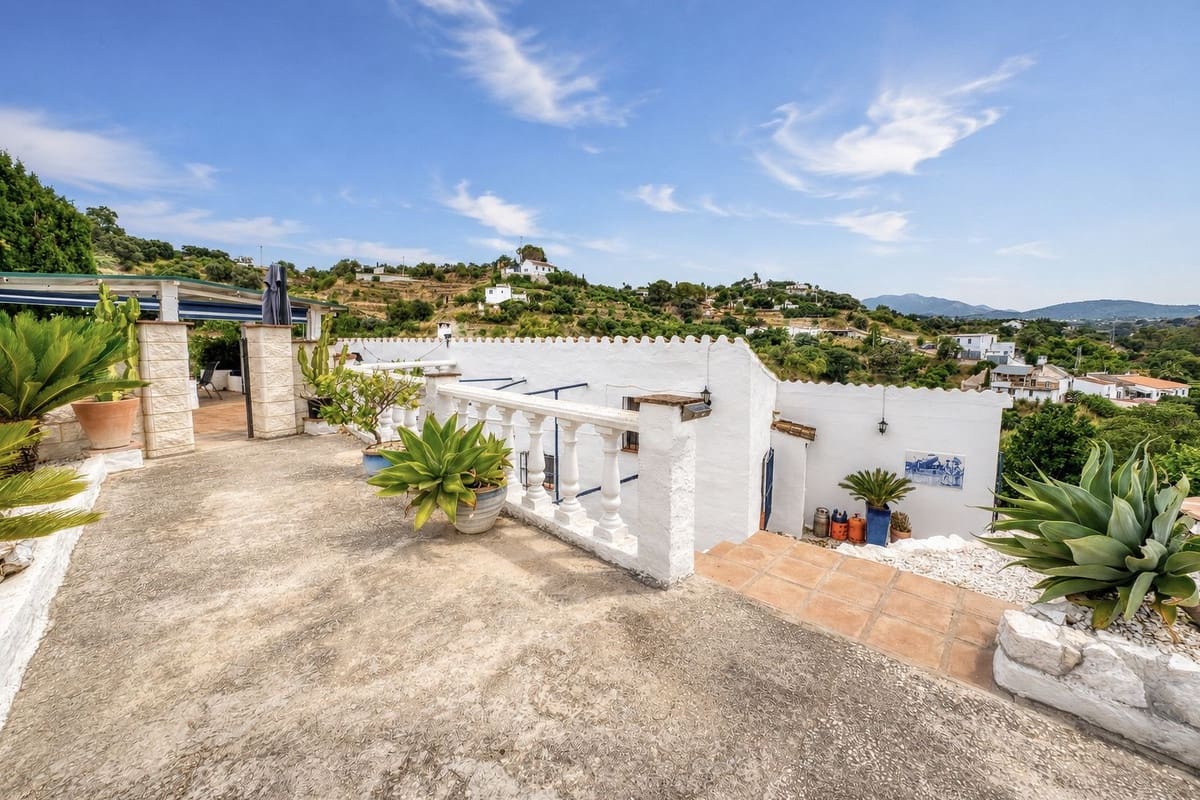 2 slaapkamer Villa te koop in Alhaurin el Grande met zwembad - € 725.000 (Ref: 9905108)