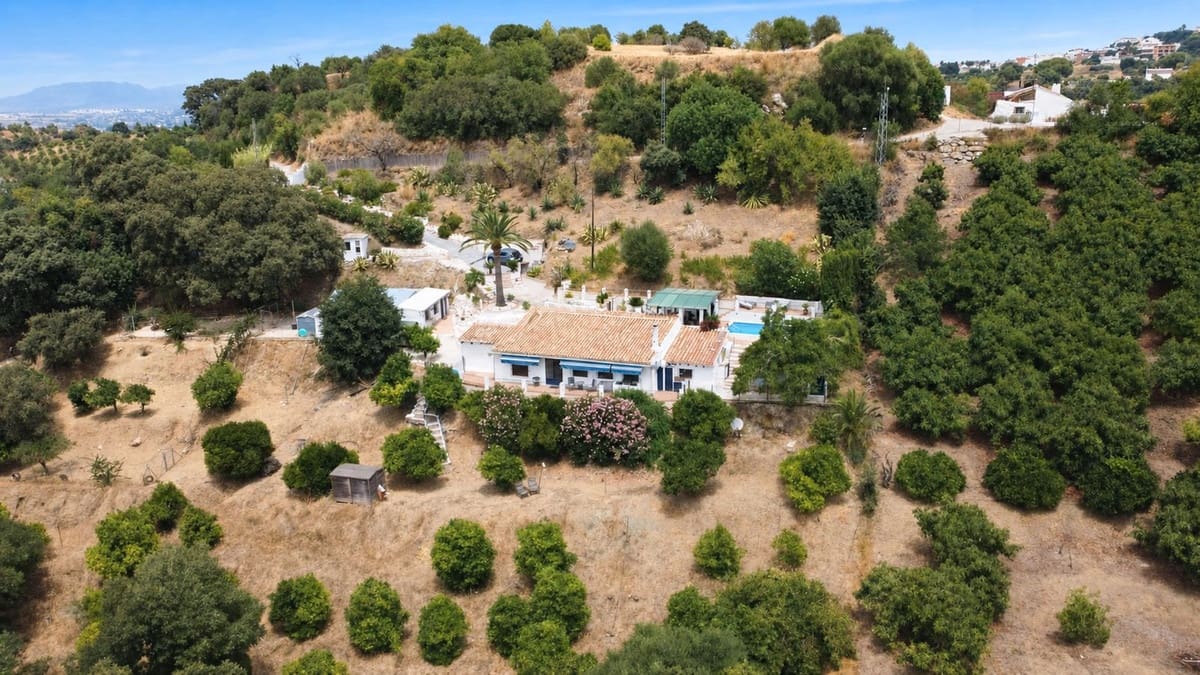 2 slaapkamer Villa te koop in Alhaurin el Grande met zwembad - € 725.000 (Ref: 9905108)