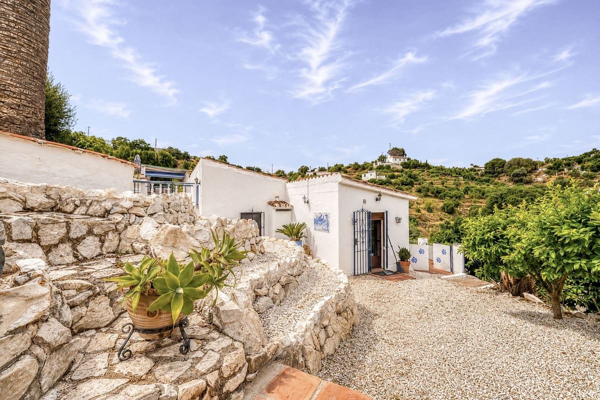 2 slaapkamer Villa te koop in Alhaurin el Grande met zwembad - € 725.000 (Ref: 9905108)