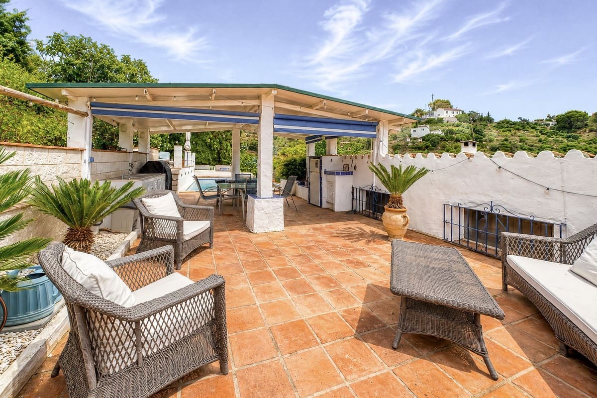 2 slaapkamer Villa te koop in Alhaurin el Grande met zwembad - € 725.000 (Ref: 9905108)