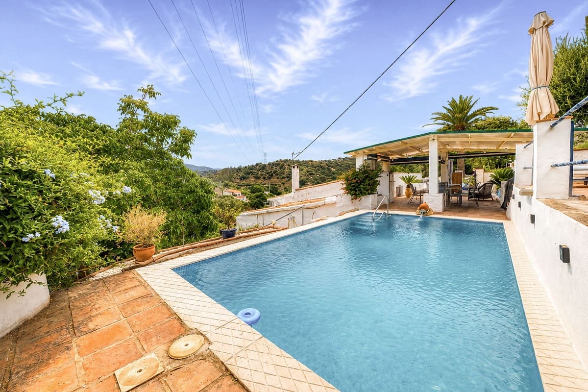 2 slaapkamer Villa te koop in Alhaurin el Grande met zwembad - € 725.000 (Ref: 9905108)