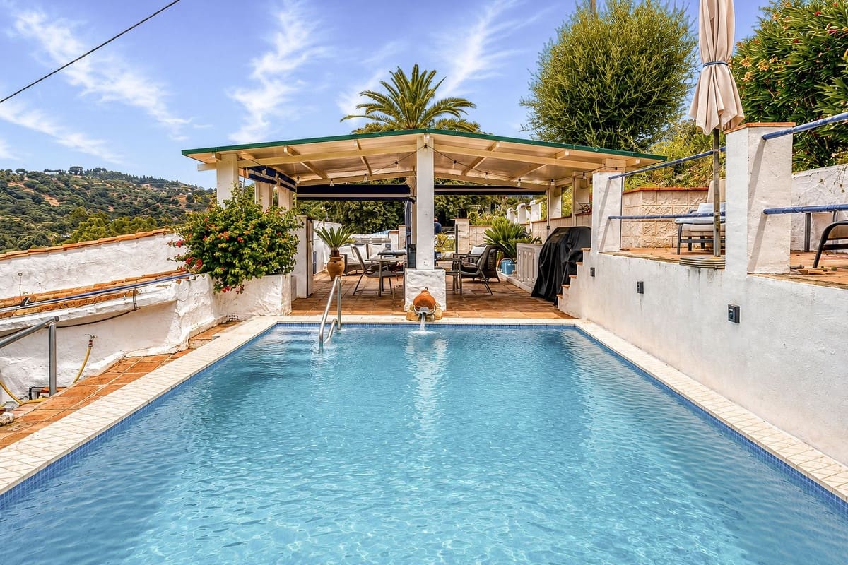 2 slaapkamer Villa te koop in Alhaurin el Grande met zwembad - € 725.000 (Ref: 9905108)