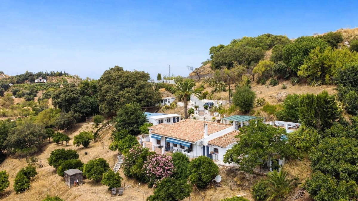 2 slaapkamer Villa te koop in Alhaurin el Grande met zwembad - € 725.000 (Ref: 9905108)