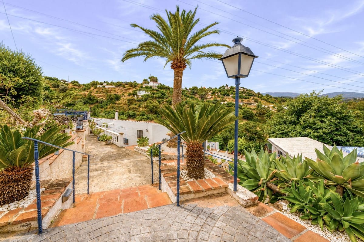 2 slaapkamer Villa te koop in Alhaurin el Grande met zwembad - € 725.000 (Ref: 9905108)