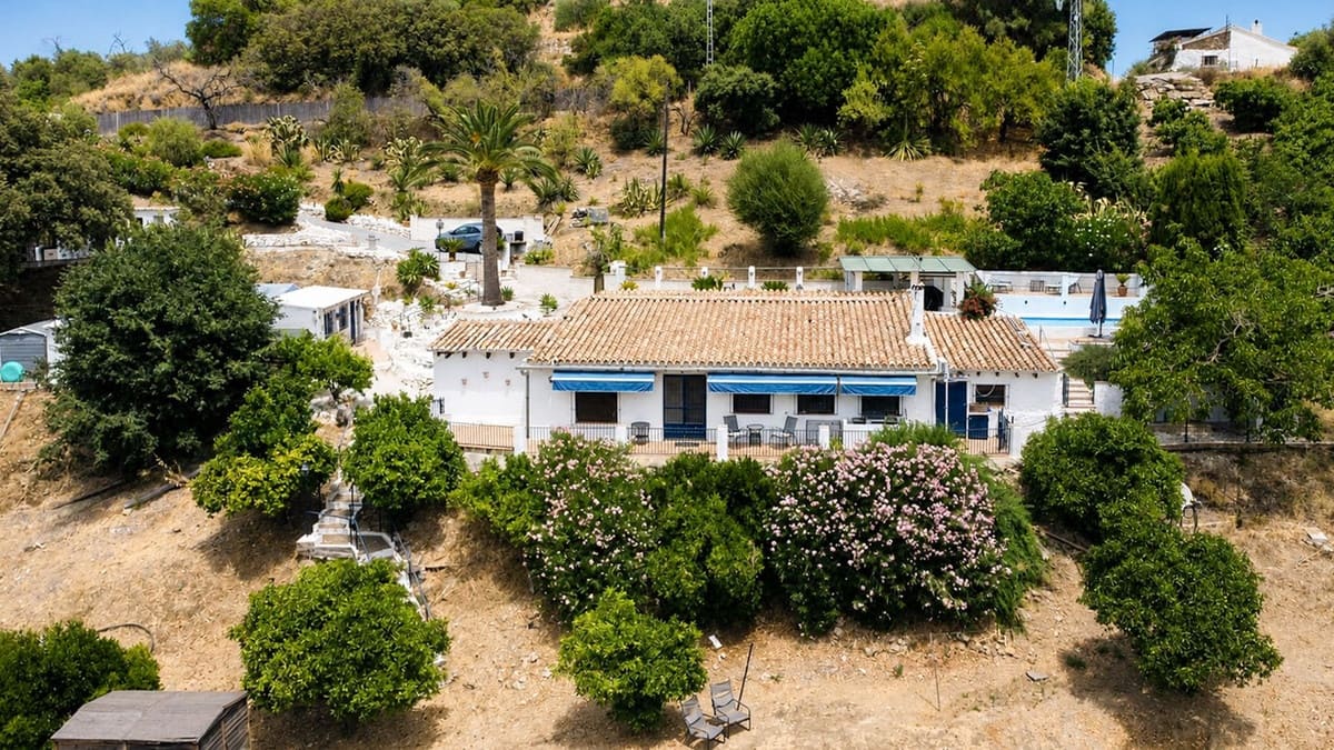 2 slaapkamer Villa te koop in Alhaurin el Grande met zwembad - € 725.000 (Ref: 9905108)