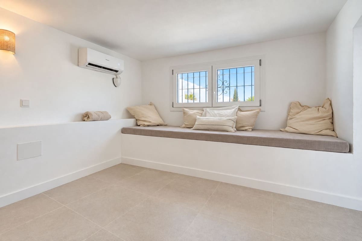 Chalet de 4 habitaciones en Fuengirola en venta con piscina garaje - 990.000 € (Ref: 9908970)