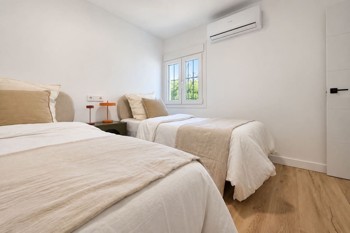 Chalet de 4 habitaciones en Fuengirola en venta con piscina garaje - 990.000 € (Ref: 9908970)