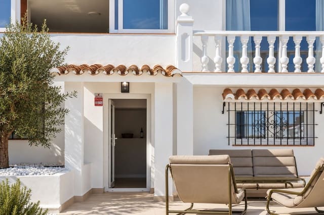 Chalet de 4 habitaciones en Fuengirola en venta con piscina garaje - 990.000 € (Ref: 9908970)