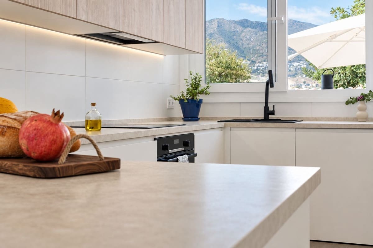 Chalet de 4 habitaciones en Fuengirola en venta con piscina garaje - 990.000 € (Ref: 9908970)