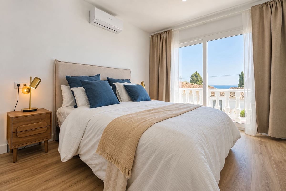 Chalet de 4 habitaciones en Fuengirola en venta con piscina garaje - 990.000 € (Ref: 9908970)
