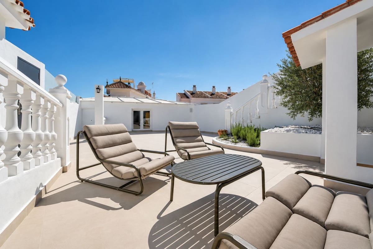 Chalet de 4 habitaciones en Fuengirola en venta con piscina garaje - 990.000 € (Ref: 9908970)