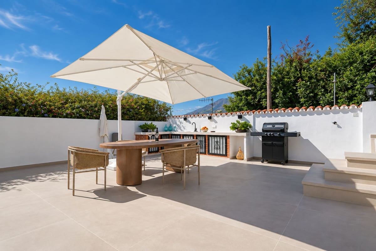 Chalet de 4 habitaciones en Fuengirola en venta con piscina garaje - 990.000 € (Ref: 9908970)