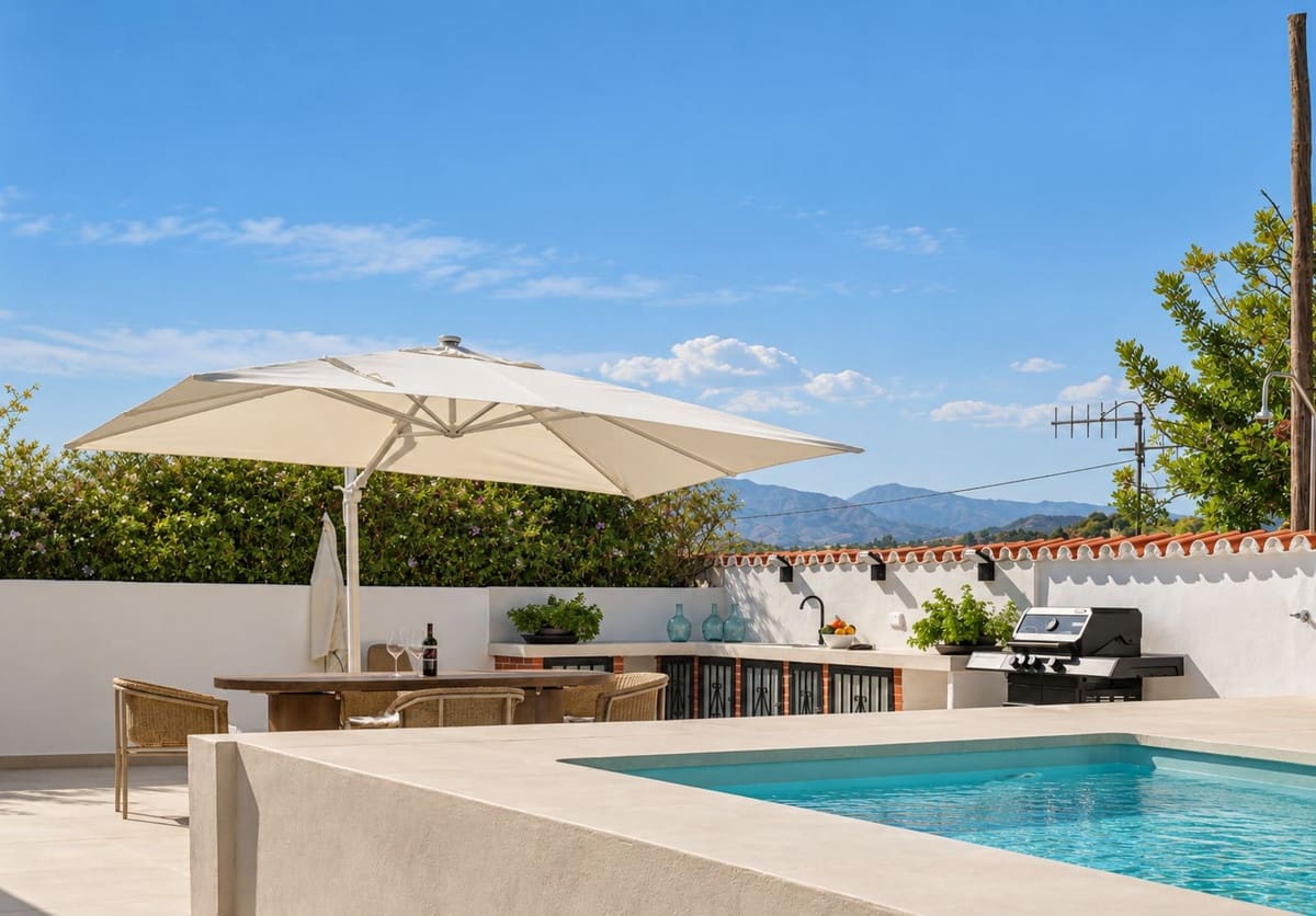 Chalet de 4 habitaciones en Fuengirola en venta con piscina garaje - 990.000 € (Ref: 9908970)
