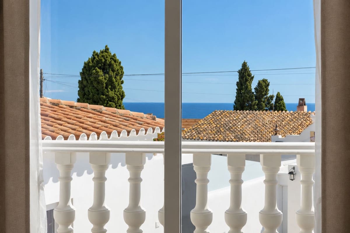 Chalet de 4 habitaciones en Fuengirola en venta con piscina garaje - 990.000 € (Ref: 9908970)
