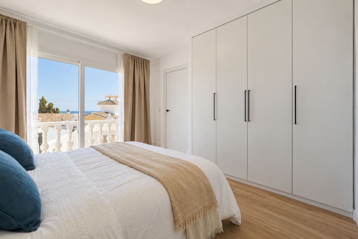 Chalet de 4 habitaciones en Fuengirola en venta con piscina garaje - 990.000 € (Ref: 9908970)