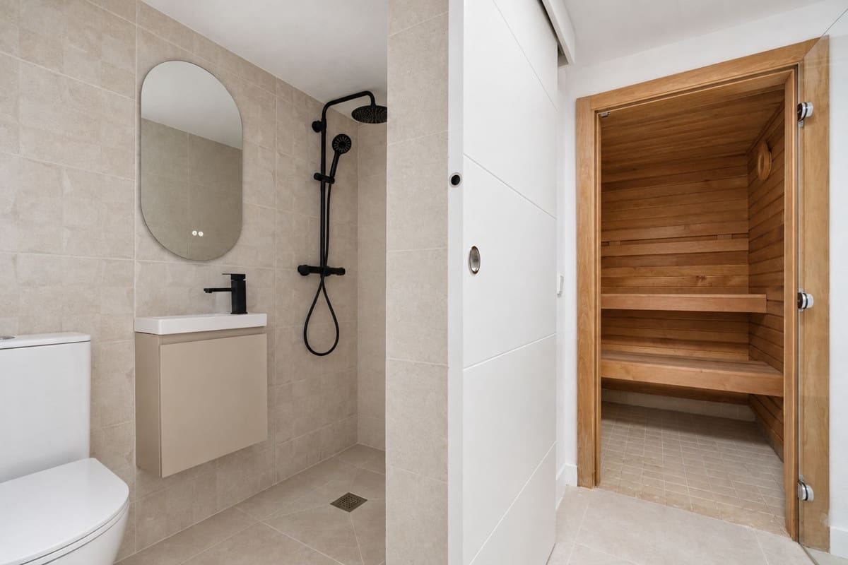 Chalet de 4 habitaciones en Fuengirola en venta con piscina garaje - 990.000 € (Ref: 9908970)
