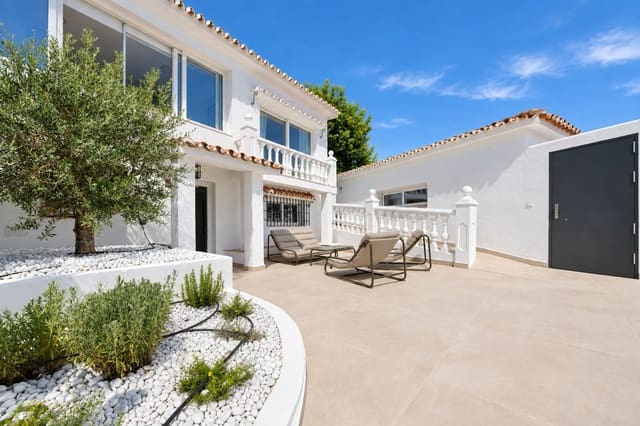 Chalet de 4 habitaciones en Fuengirola en venta con piscina garaje - 990.000 € (Ref: 9908970)