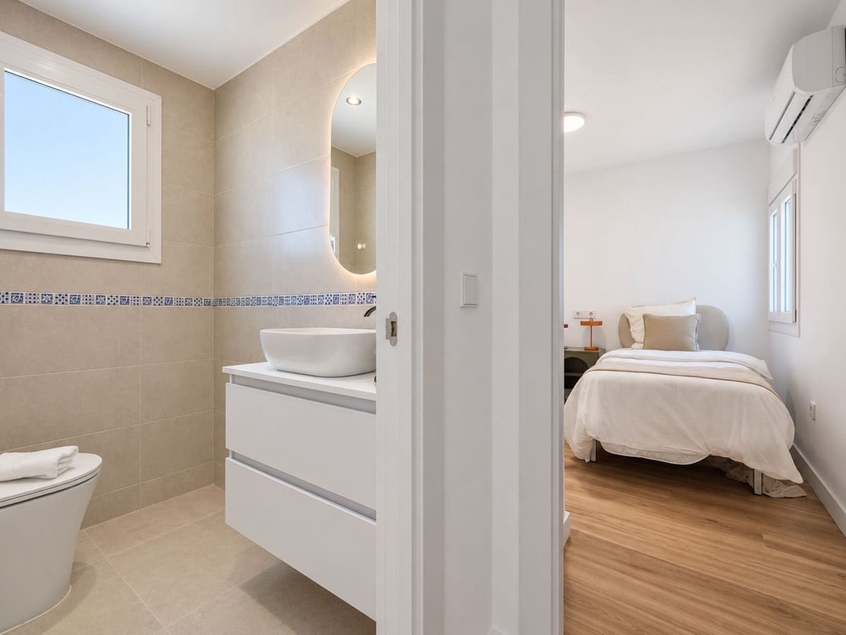 Chalet de 4 habitaciones en Fuengirola en venta con piscina garaje - 990.000 € (Ref: 9908970)