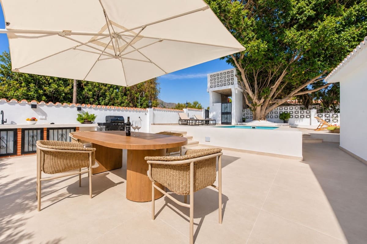 Chalet de 4 habitaciones en Fuengirola en venta con piscina garaje - 990.000 € (Ref: 9908970)