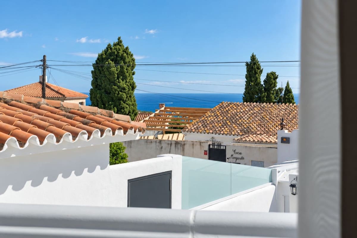 Chalet de 4 habitaciones en Fuengirola en venta con piscina garaje - 990.000 € (Ref: 9908970)