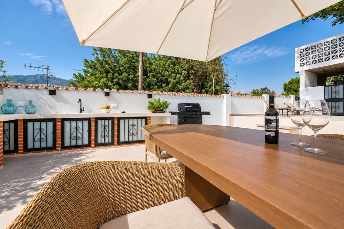 Chalet de 4 habitaciones en Fuengirola en venta con piscina garaje - 990.000 € (Ref: 9908970)