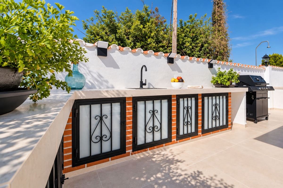 Chalet de 4 habitaciones en Fuengirola en venta con piscina garaje - 990.000 € (Ref: 9908970)